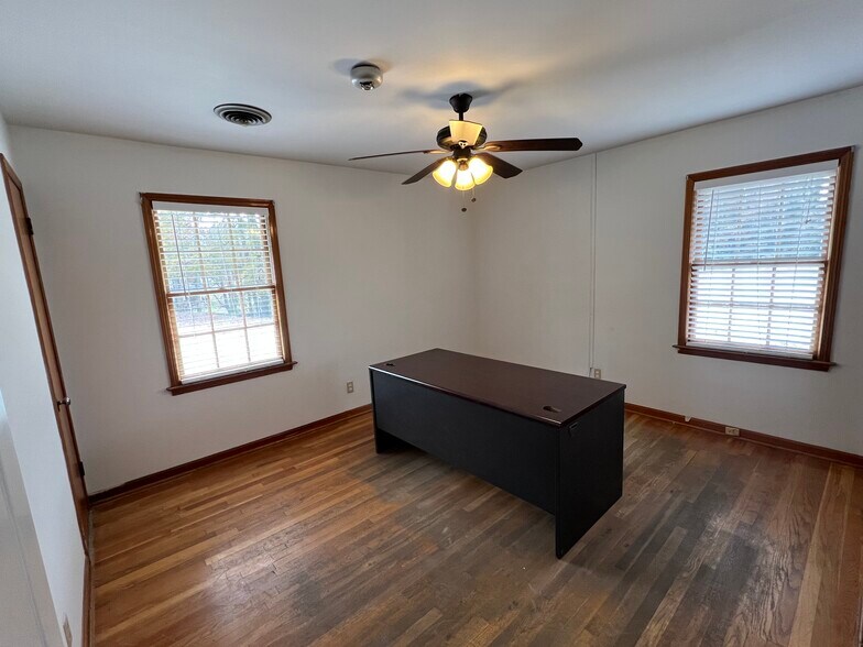 More Photos Of 526-530 Lyle Cir, Lawrenceville Light Manufacturing For Sale