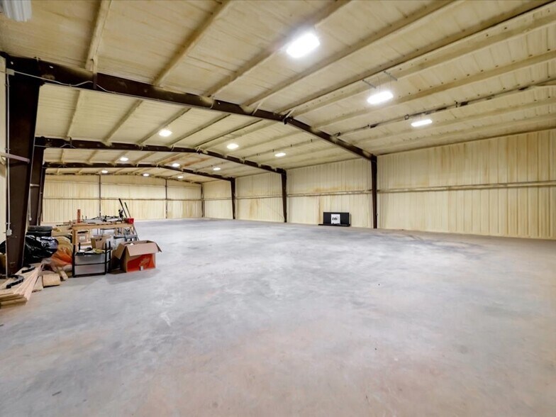 More Photos Of 1807 Webber Lufkin TX 75904 st, Lufkin Warehouse For Lease