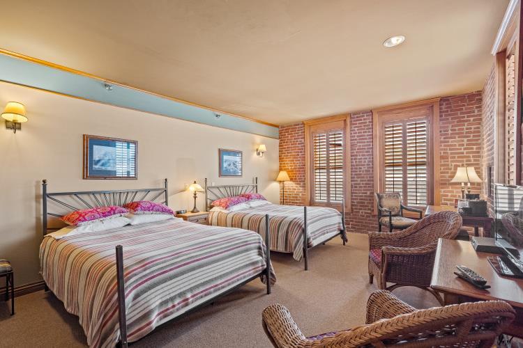 More Photos Of 215 Broadway St, Cottonwood Falls Hotel For Sale