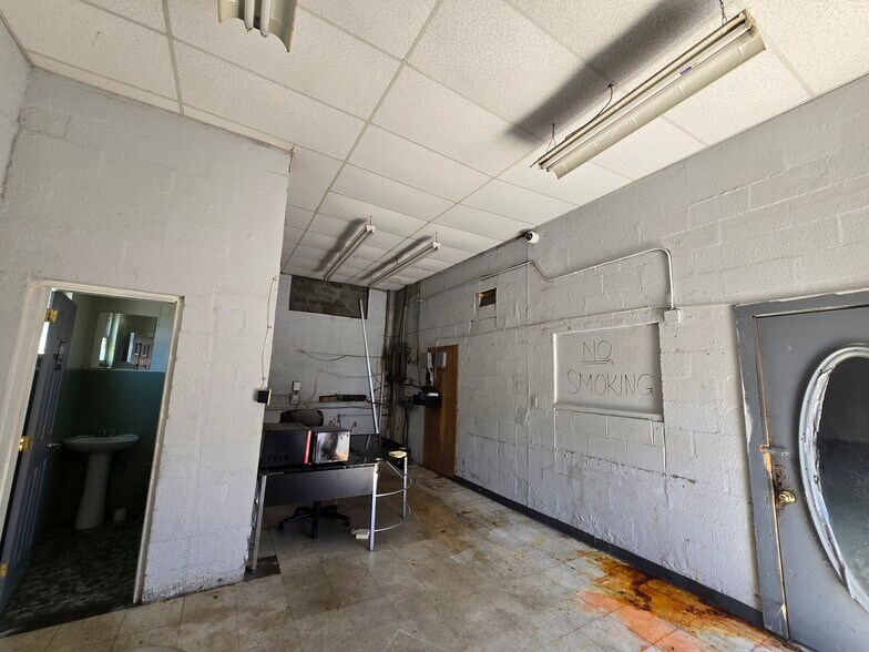 More Photos Of 2008 Portsmouth Blvd, Portsmouth Warehouse For Sale