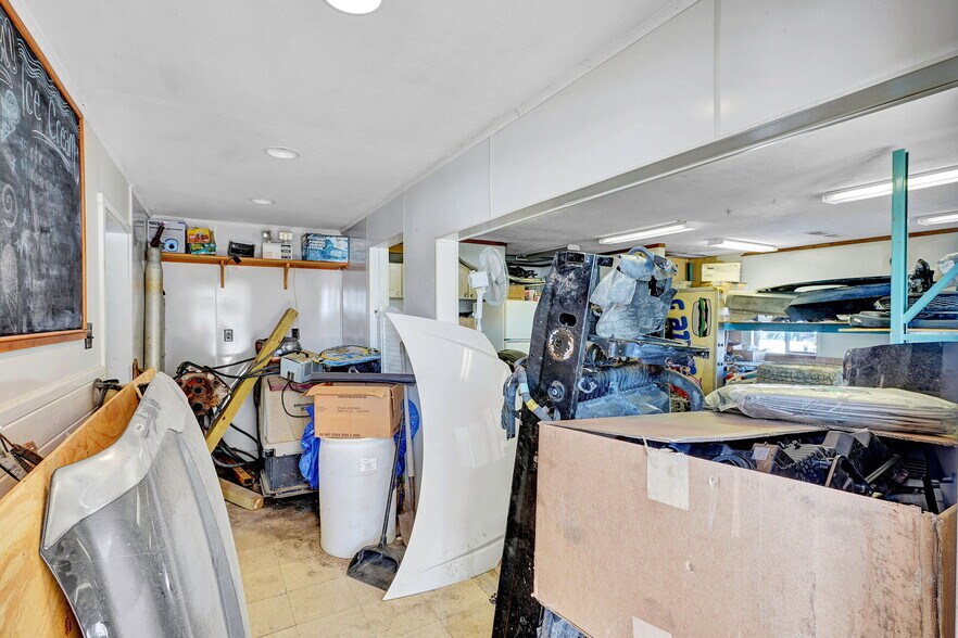 More Photos Of 5220 Maple Ln, Cuba Auto Repair For Sale