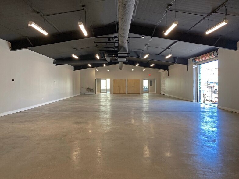 More Photos Of 1730 E Duval St, Jacksonville Showroom For Lease