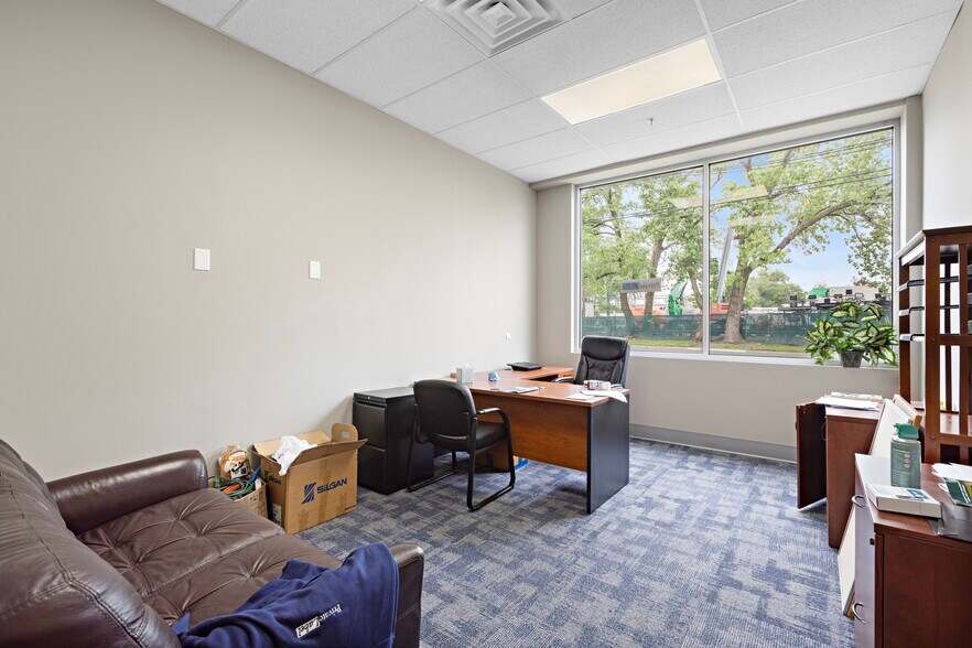 More Photos Of 178 Commerce Rd, Carlstadt Warehouse For Lease