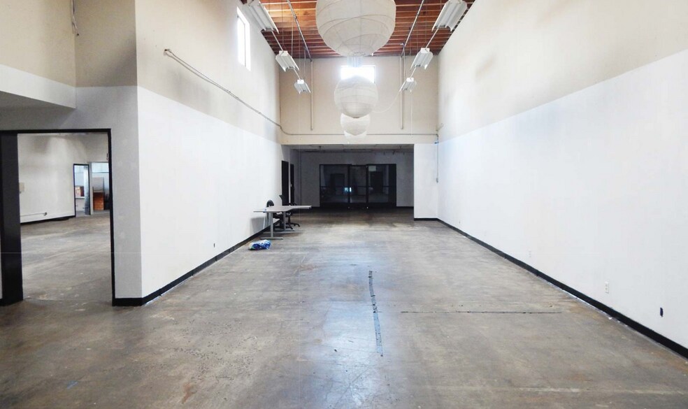 More Photos Of 1345-1347 Redondo Ave, Long Beach Storefront Retail Office For Lease