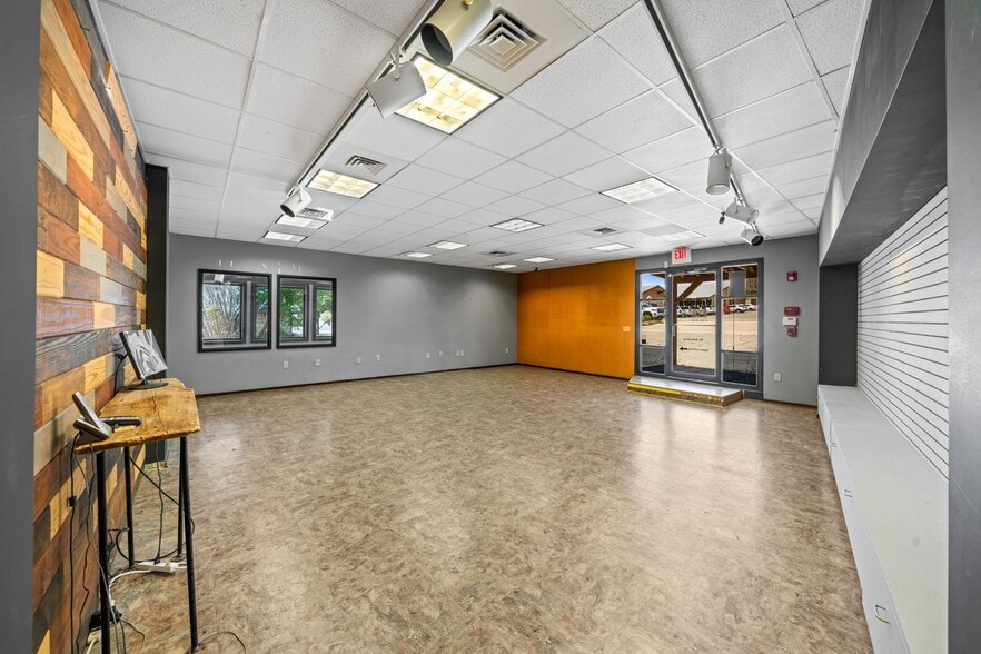 More Photos Of 2125 Sidney Baker St, Kerrville Storefront Retail Office For Sale