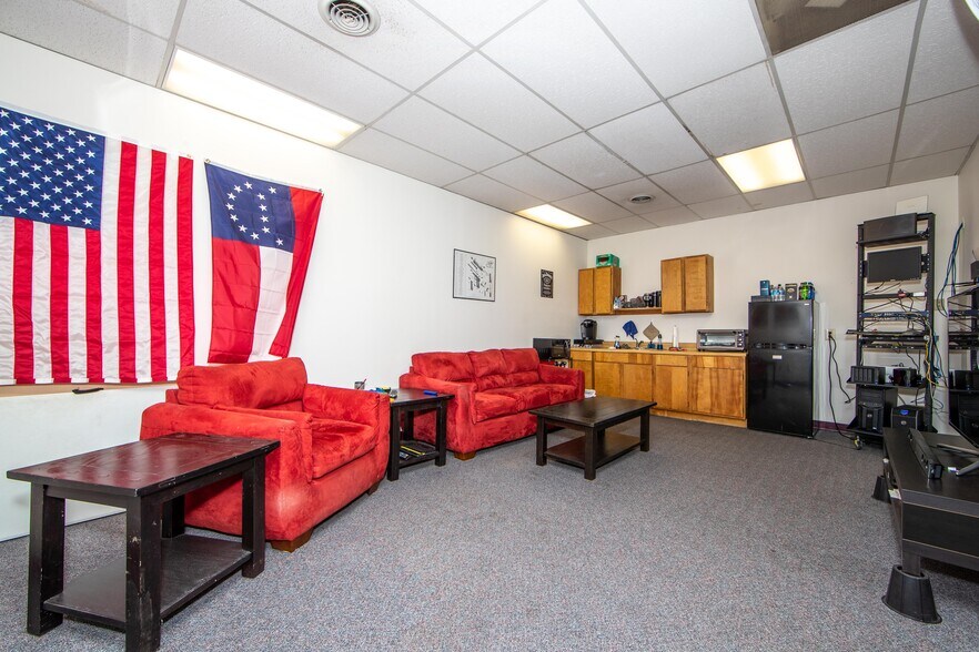 More Photos Of 6501 Mechanicsville Tpke, Mechanicsville Office For Lease