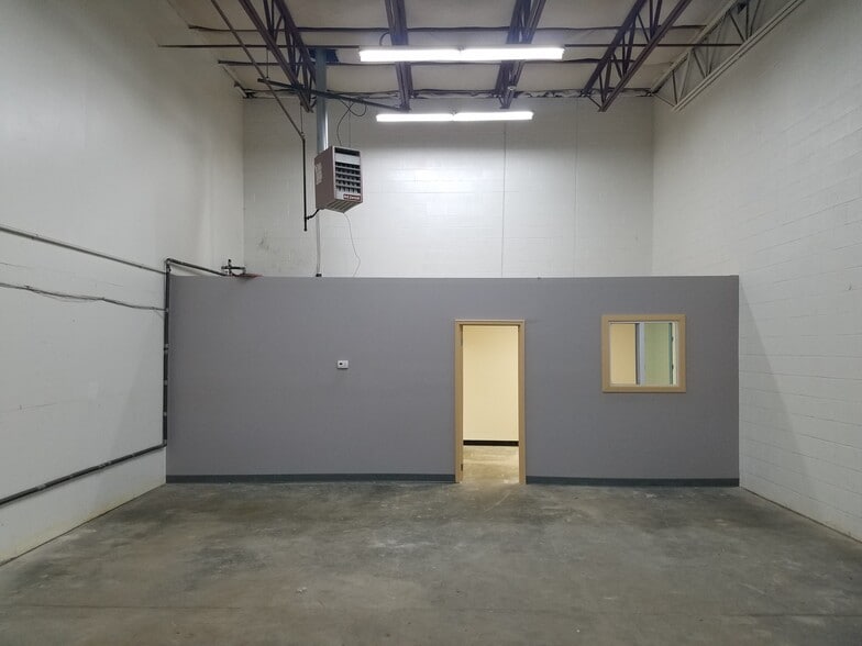 More Photos Of 6400-6414 Landay Ave, Rosedale Manufacturing For Lease