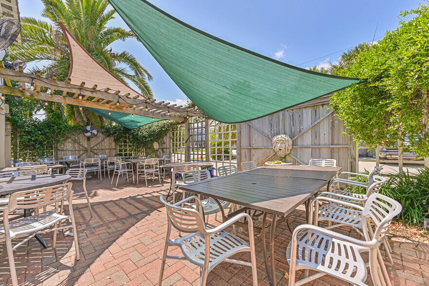 More Photos Of 628 14th St, Galveston General Retail For Sale