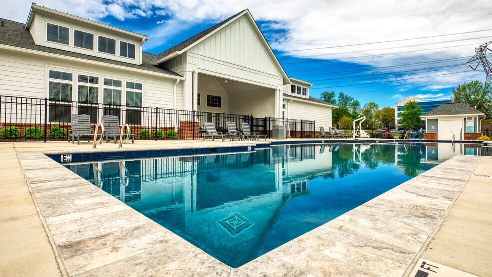 More Photos Of 5401 Commonwealth Centre Pky, Midlothian Apartments For Sale