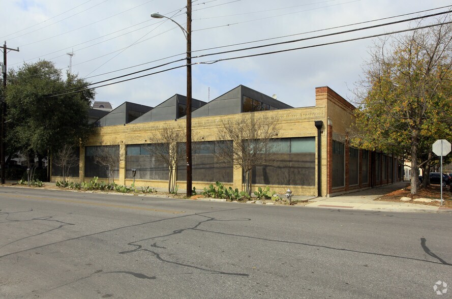 More Photos Of 311-321 Sixth St, San Antonio Office For Sale