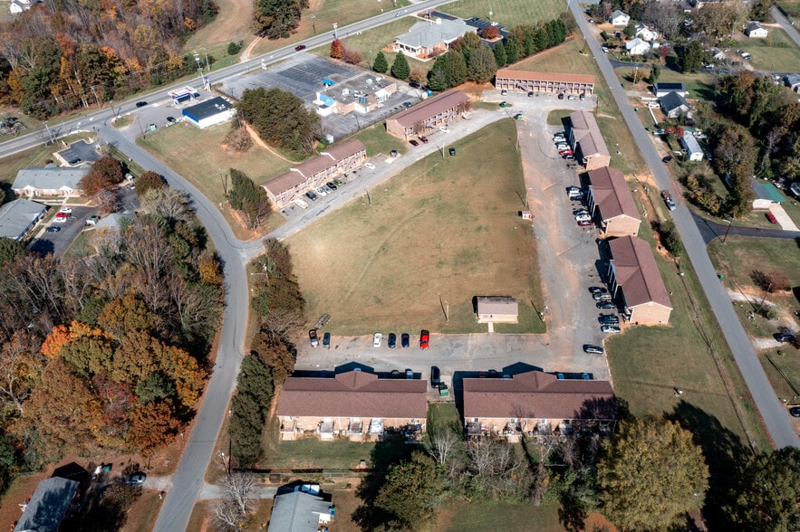 More Photos Of 100 Woodbriar Path, Rural Hall Apartments For Sale