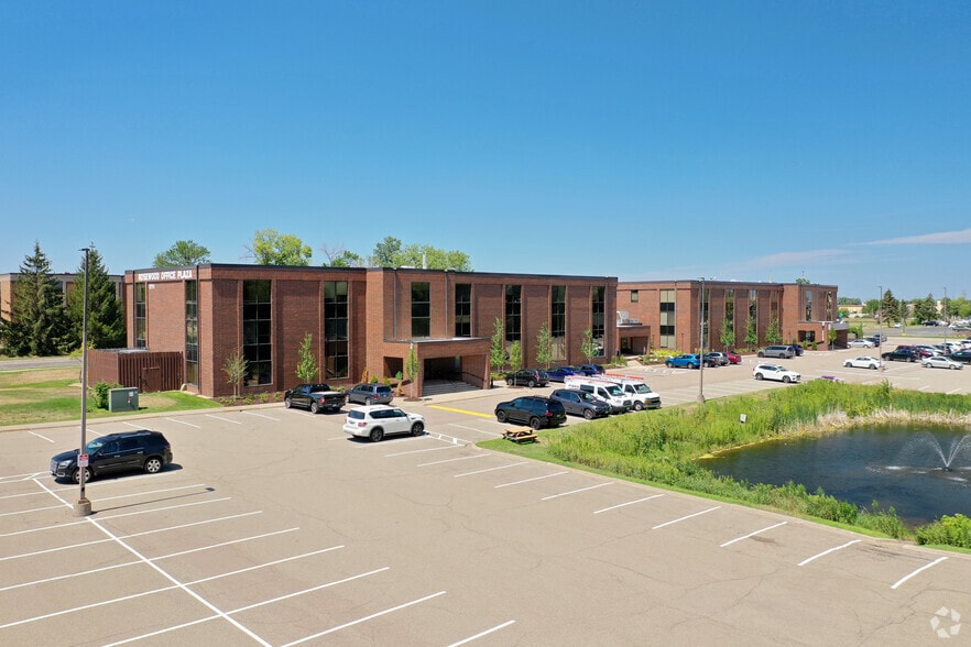 More Photos Of 1711 W County Road B, Roseville Office For Lease
