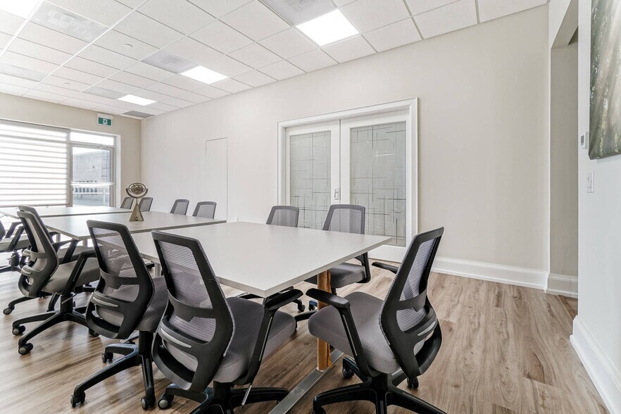 More Photos Of 7956 Torbram Rd, Brampton Flex For Lease