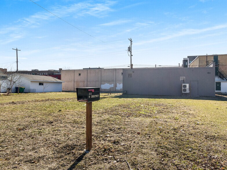More Photos Of 414 N Chestnut Ave, Green Bay Specialty For Sale
