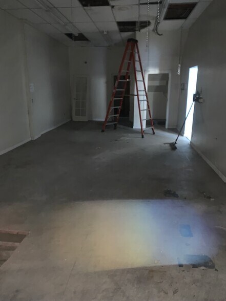 More Photos Of 1700 Lombard St, San Francisco Storefront Retail Residential For Lease