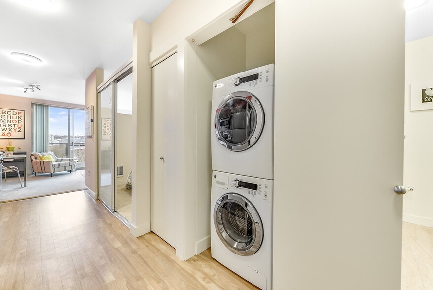 More Photos Of 118 Republican St, Seattle Apartments For Lease