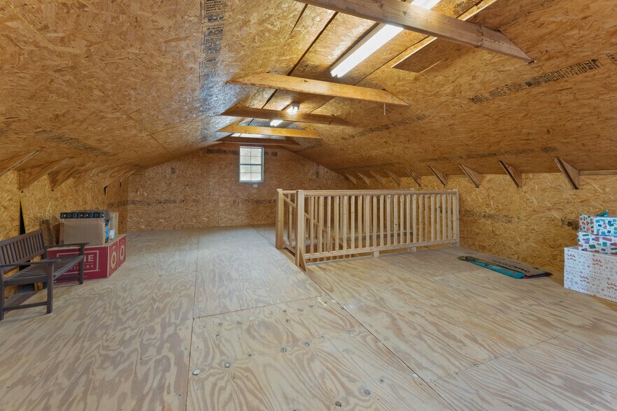 More Photos Of 310 Wimberley Sq, Wimberley Freestanding For Sale