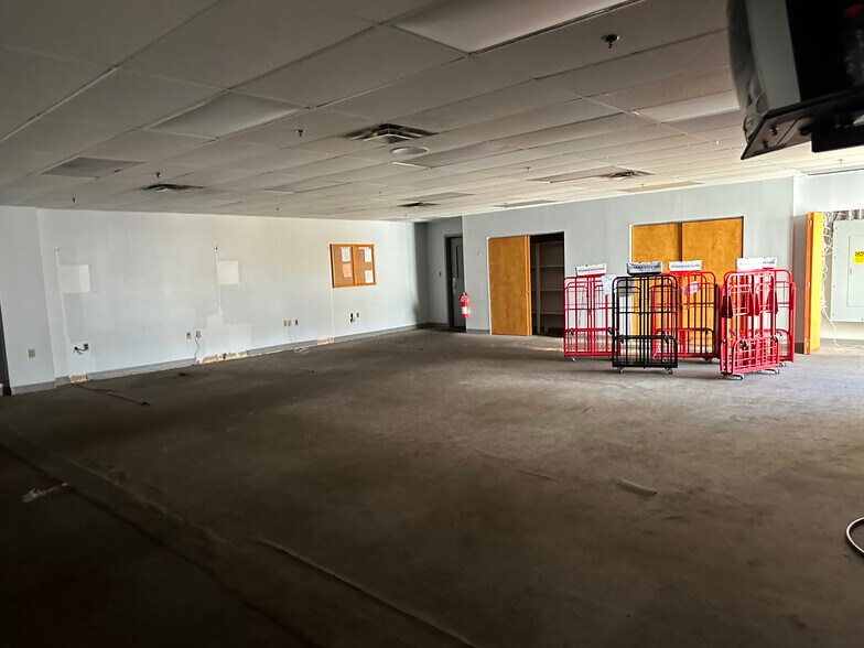 More Photos Of 301 Cuthbert Blvd, Cherry Hill Warehouse For Sale