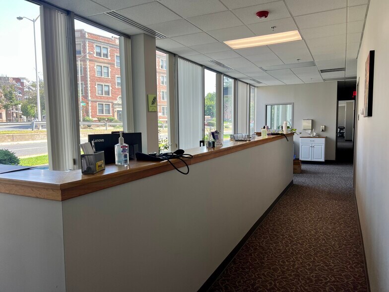 More Photos Of 50 Maple St, Springfield Medical For Lease