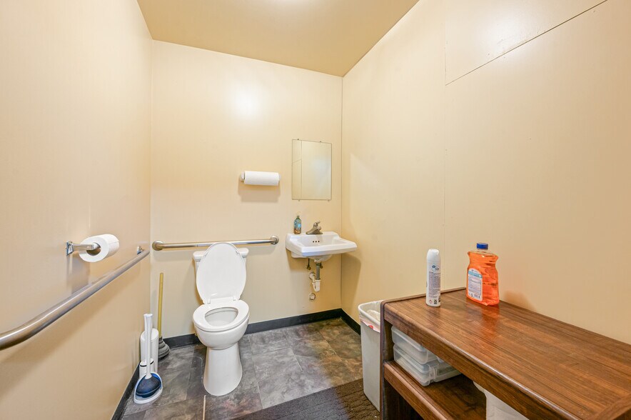 More Photos Of 1508-1574 N Mitchell St, Cadillac General Retail For Sale