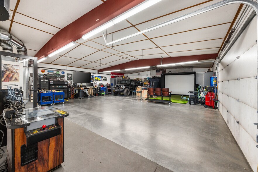 More Photos Of 102 E Lakeshore Dr, Pateros Auto Repair For Sale