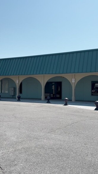 More Photos Of 1047 John Sims Pky E, Niceville General Retail For Lease