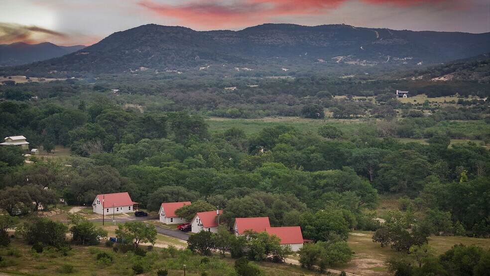 More Photos Of 7070 S US Highway 83, Concan Hotel For Sale