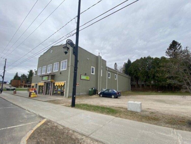 More Photos Of 669-677 Rue L'annonciation N, Rivière-Rouge Freestanding For Lease