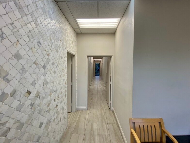 More Photos Of 1710 W Horizon Ridge Pky, Henderson Unknown For Lease