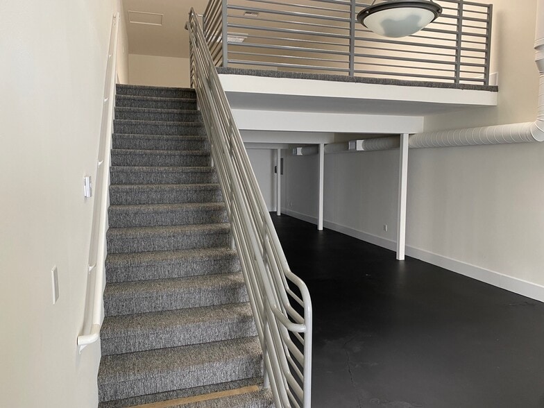 More Photos Of 1050-1058 S Fairfax Ave, Los Angeles Storefront For Lease