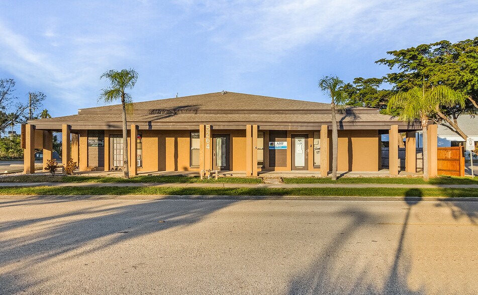 Primary Photo Of 5264 Clayton Ct, Fort Myers Medical For Sale