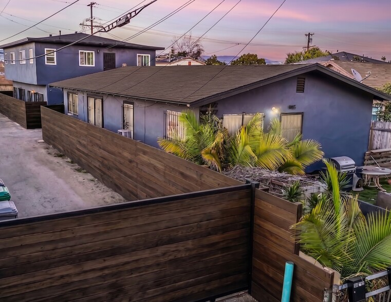 More Photos Of 945 W 76th St, Los Angeles Apartments For Sale