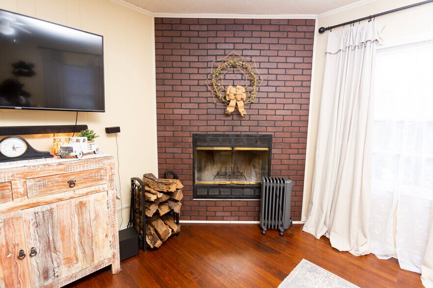 More Photos Of 415 N Main St, Belton General Retail For Sale