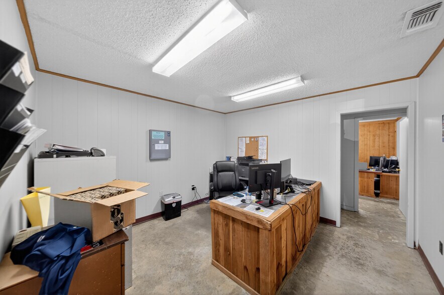 More Photos Of 3484 FM 2813, Flint Warehouse For Sale