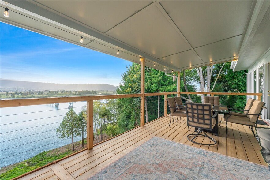 More Photos Of 520 Columbia St, Cathlamet Apartments For Sale