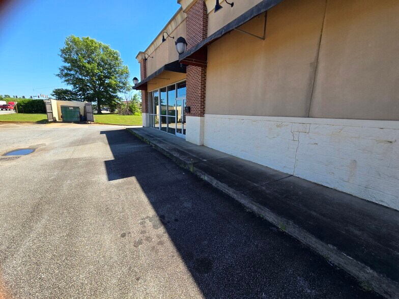 More Photos Of 1104 Hwy 96 Hwy, Kathleen General Retail For Lease