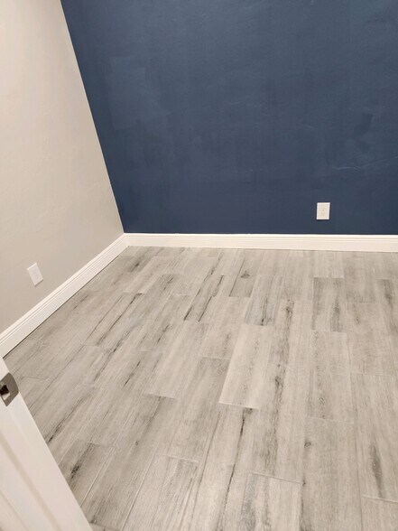 More Photos Of 2431 1st St, Fort Myers Office For Lease