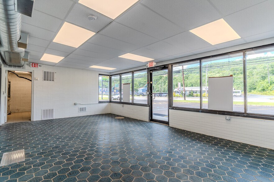 More Photos Of 1610 Scranton Carbondale Hwy, Dickson City Fast Food For Lease