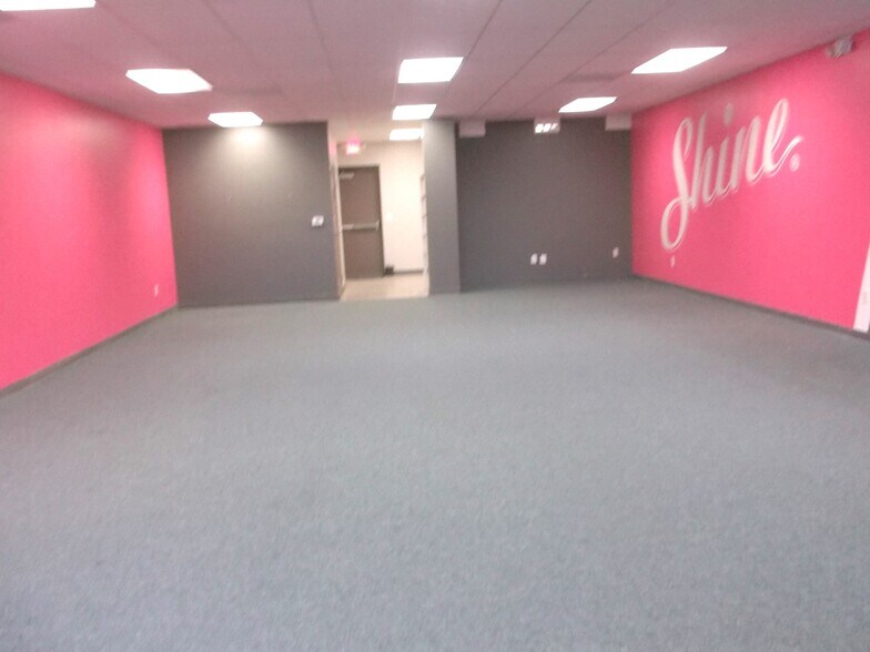 More Photos Of 44621-44637 N Gratiot Ave, Clinton Township Unknown For Lease