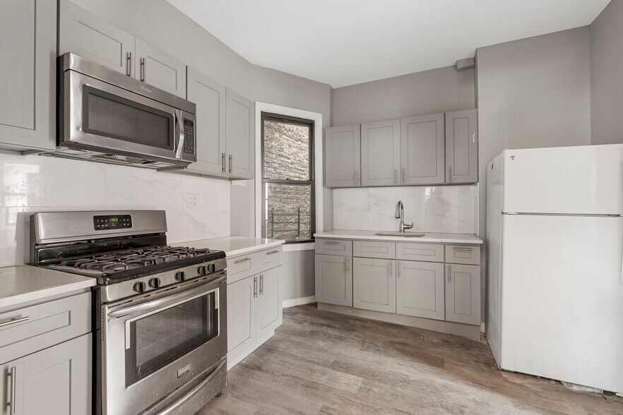 More Photos Of 1711 Zerega Ave, Bronx Storefront Retail Residential For Sale