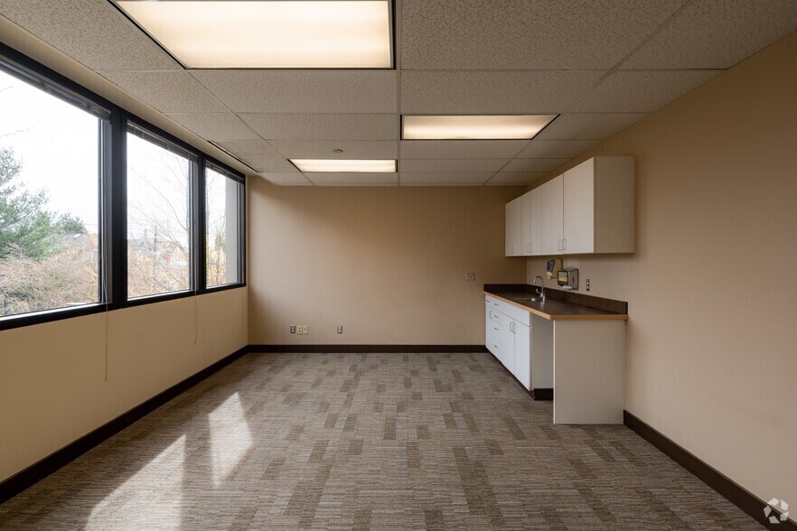 More Photos Of 550 17th Ave, Seattle Unknown For Lease