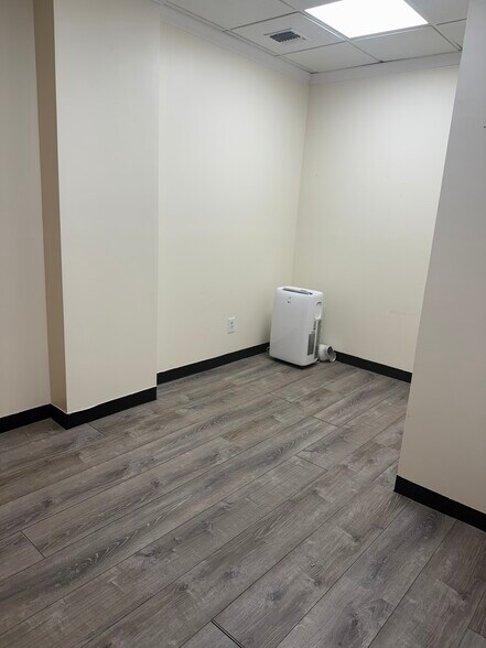 More Photos Of 44 Atlantic Ave, Lynbrook Storefront Retail Office For Lease