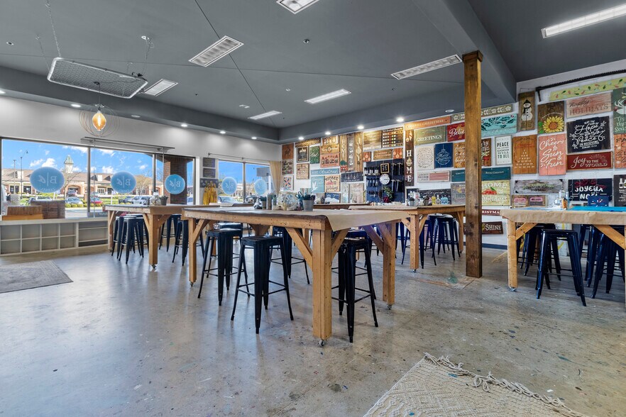 More Photos Of 99 E Carmel Dr, Carmel Storefront Retail Office For Lease