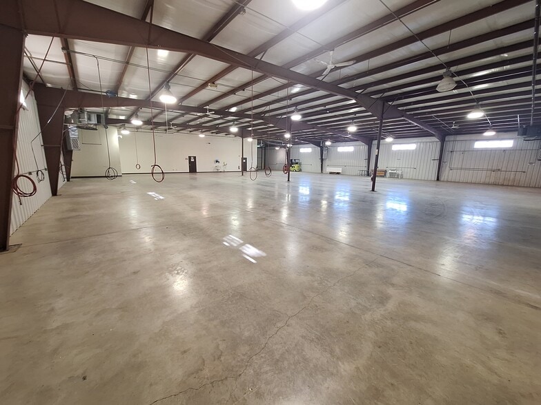 More Photos Of 909 34th St N, Fargo Warehouse For Lease