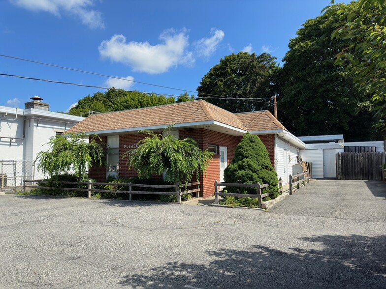 Primary Photo Of 199 Marble Ave, Pleasantville Veterinarian Kennel For Sale