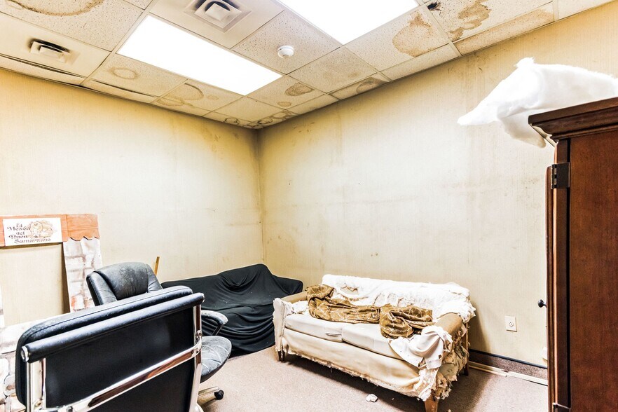 More Photos Of 200 W 4th St, Plainfield Light Distribution For Lease