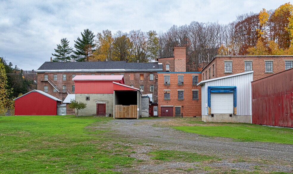 More Photos Of 253 Rue Michaud, Coaticook Manufacturing For Lease