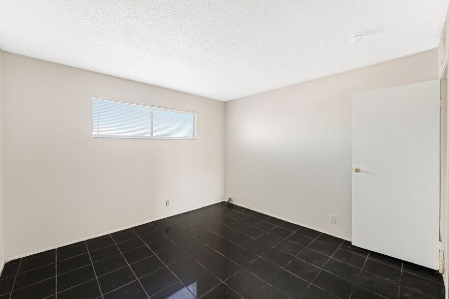 More Photos Of 5104 Pebble Beach Blvd, Las Vegas Apartments For Sale