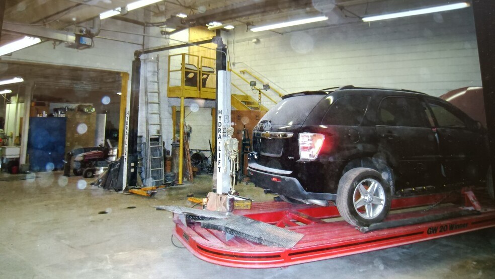 More Photos Of 11445 Van Dyke Ave, Detroit Auto Repair For Sale