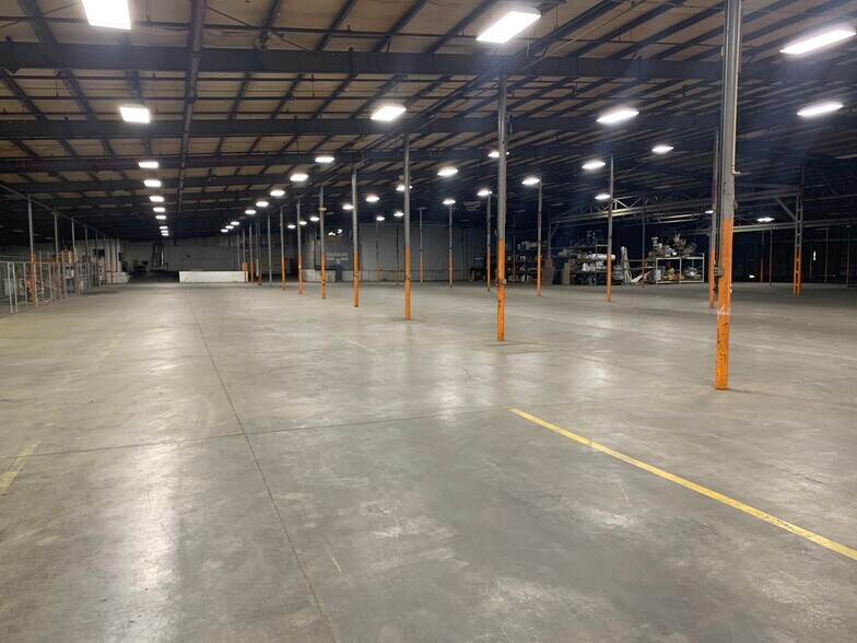More Photos Of 17074 Lee Hwy, Abingdon Manufacturing For Lease